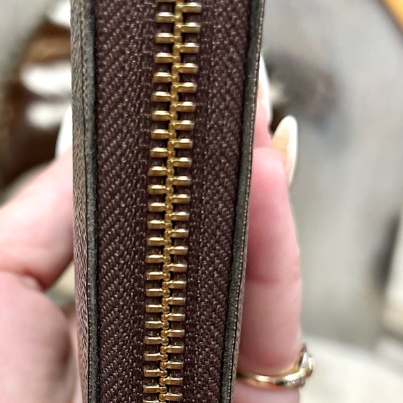 Authentic Louis Vuitton Damier Zippy Wallet - Picture 2 of 8